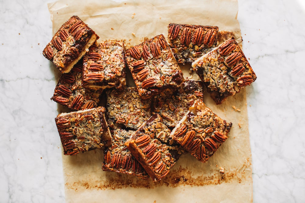 chocolate bourbon pecan pie bars_holiday desserts