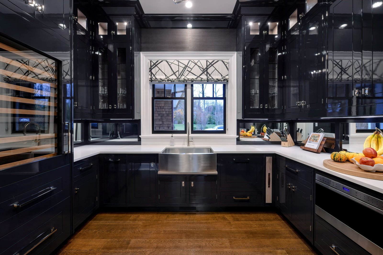 Black Kitchen Cabinets1