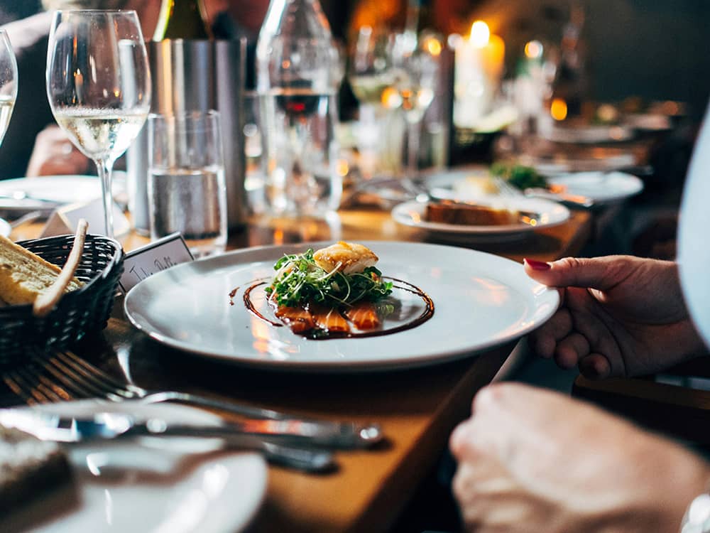 jay-wennington-N_Y88TWmGwA-unsplash Restaurant dinner