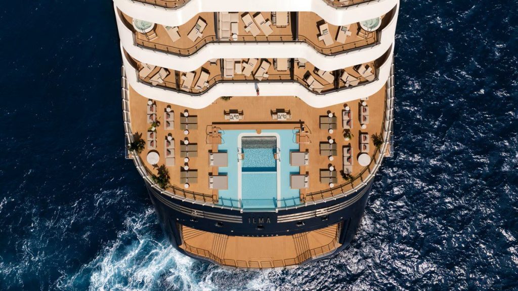 What to Pack for a Luxury Cruise: Must-Haves for a Glamorous Voyage